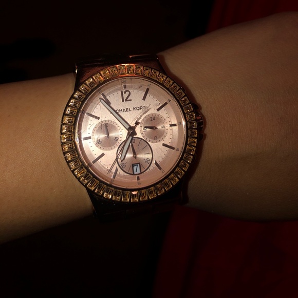 Michael Kors Rose Gold Watch - Picture 2 of 4